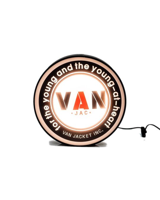 VAN JAC 丸型電飾看板 点灯時 正面